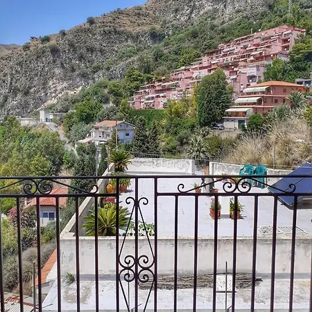 La Casa Di Gio فندق مبيت وإفطار تاورمينا